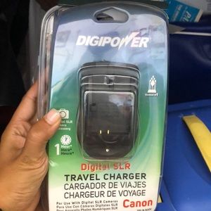 Digital slr canon travel charger